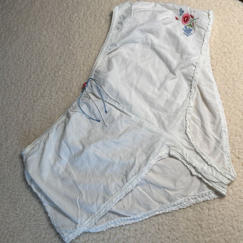 Y2K 2003 Victoria's Secret Embroidered Bloomer Shorts Crochet Lace Coquette